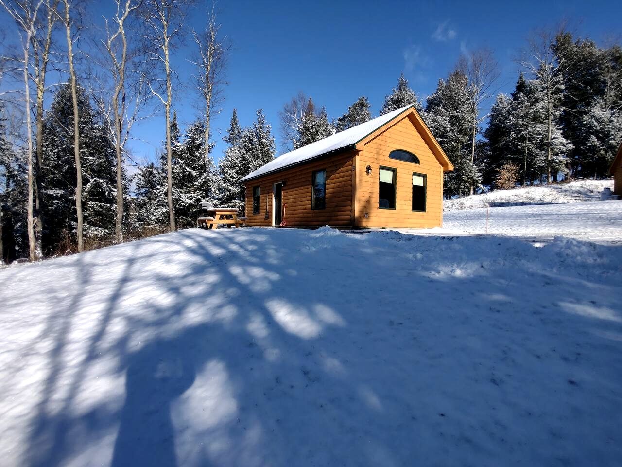Cozy Pet-Friendly Cabin in Hyde Park, Vermont - Perfect for a Nature Escape near the Green River Reservoir State Park
