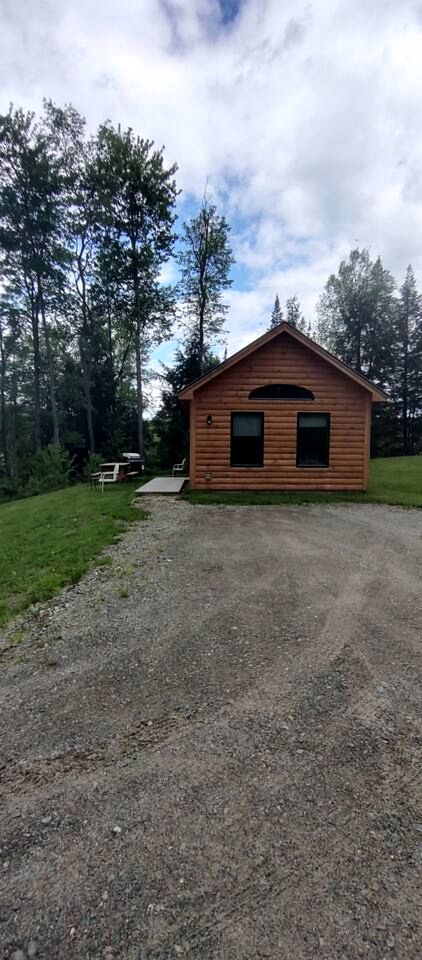 Cozy Pet-Friendly Cabin in Hyde Park, Vermont - Perfect for a Nature Escape near the Green River Reservoir State Park