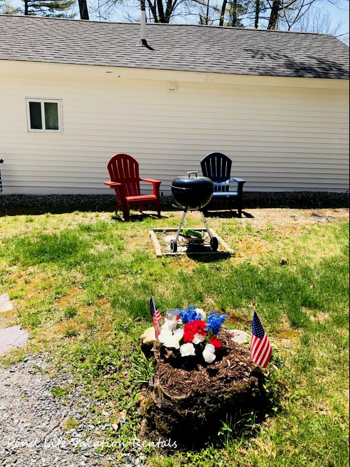 Cozy Pet-Friendly Cabin by the Water at Rockybound Pond for a Memorable Family Adventure in Croydon, New Hampshire