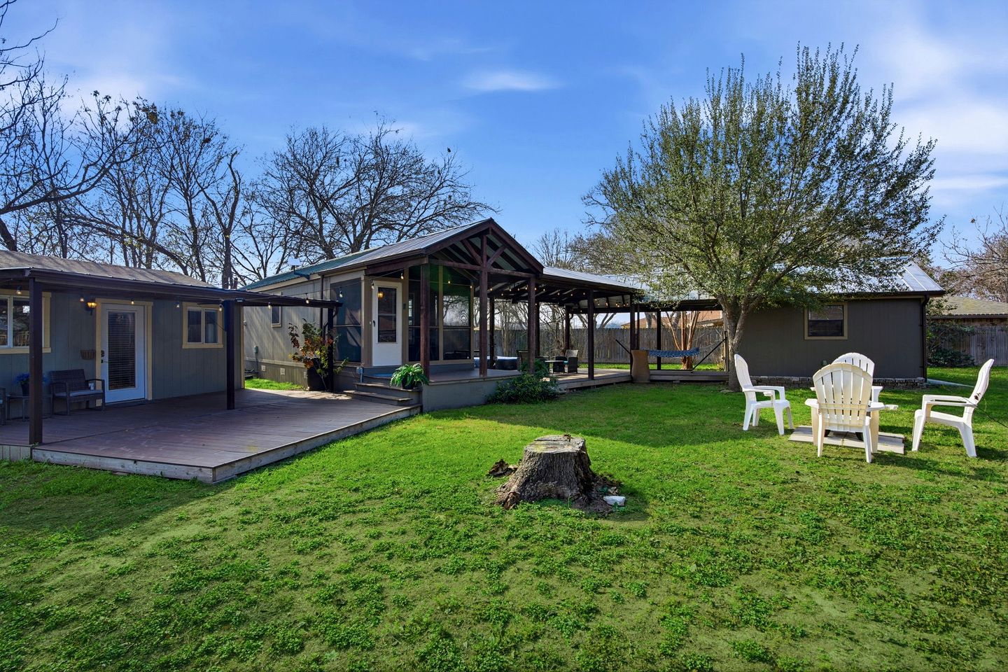 Cozy, Pet Friendly Cottage with Gorgeous Outdoor Space for a Weekend Getaway to New Braunfels, Texas