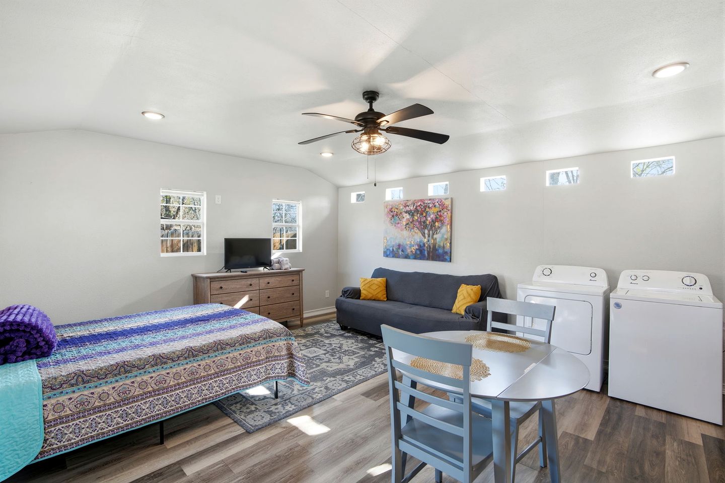 Cozy, Pet Friendly Cottage with Gorgeous Outdoor Space for a Weekend Getaway to New Braunfels, Texas