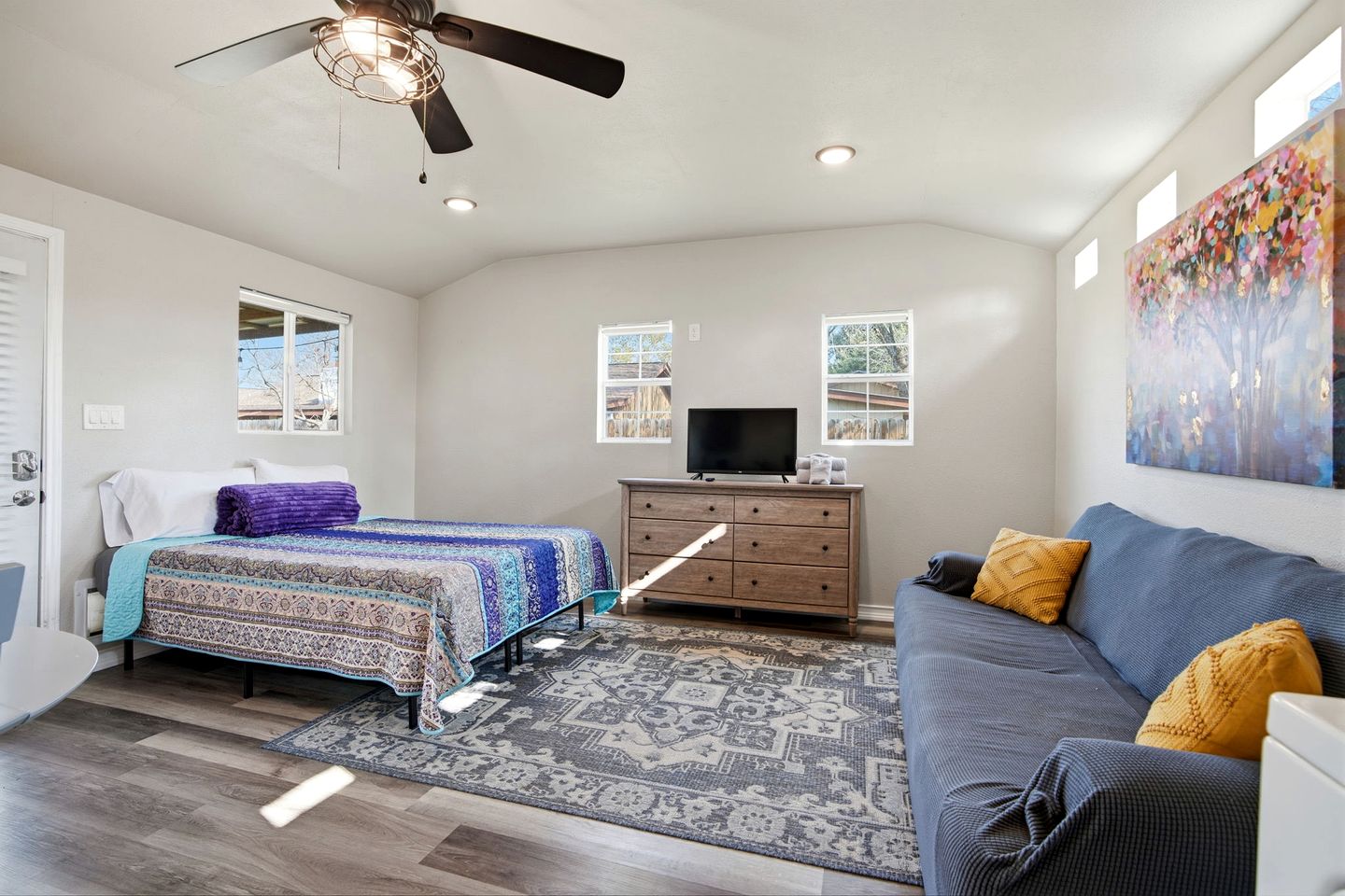 Cozy, Pet Friendly Cottage with Gorgeous Outdoor Space for a Weekend Getaway to New Braunfels, Texas