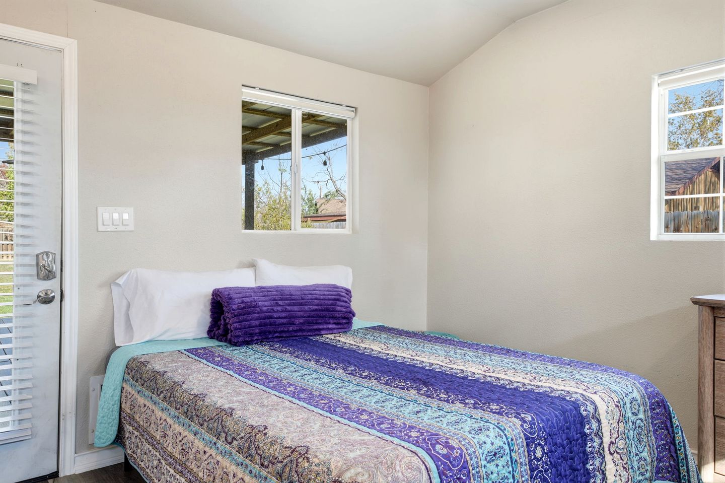 Cozy, Pet Friendly Cottage with Gorgeous Outdoor Space for a Weekend Getaway to New Braunfels, Texas