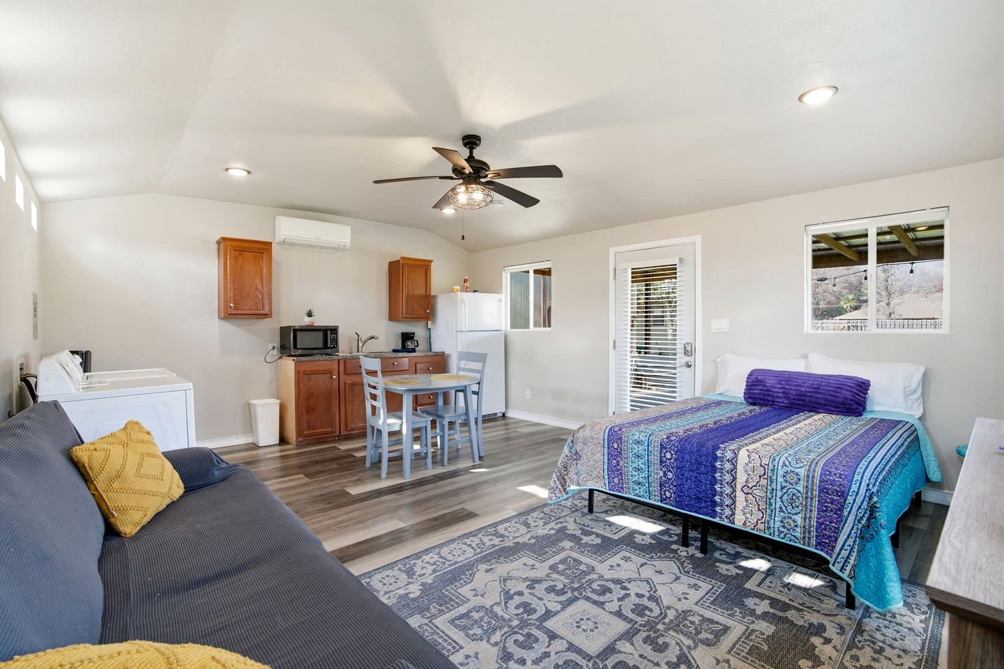 Cozy, Pet Friendly Cottage with Gorgeous Outdoor Space for a Weekend Getaway to New Braunfels, Texas