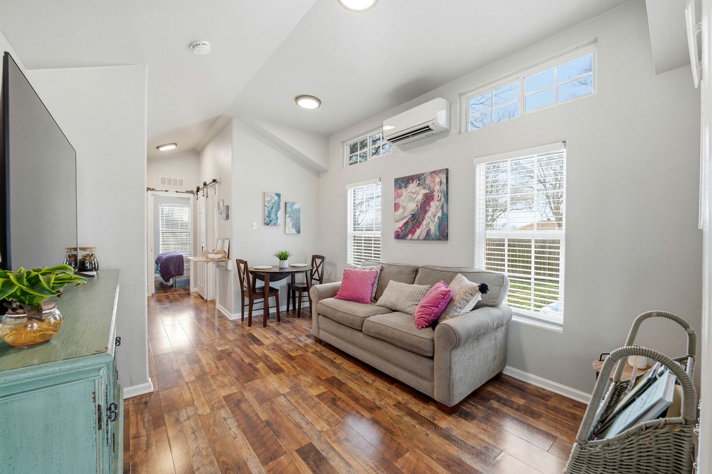 Cozy, Pet Friendly Cottage with Gorgeous Outdoor Space for a Weekend Getaway to New Braunfels, Texas