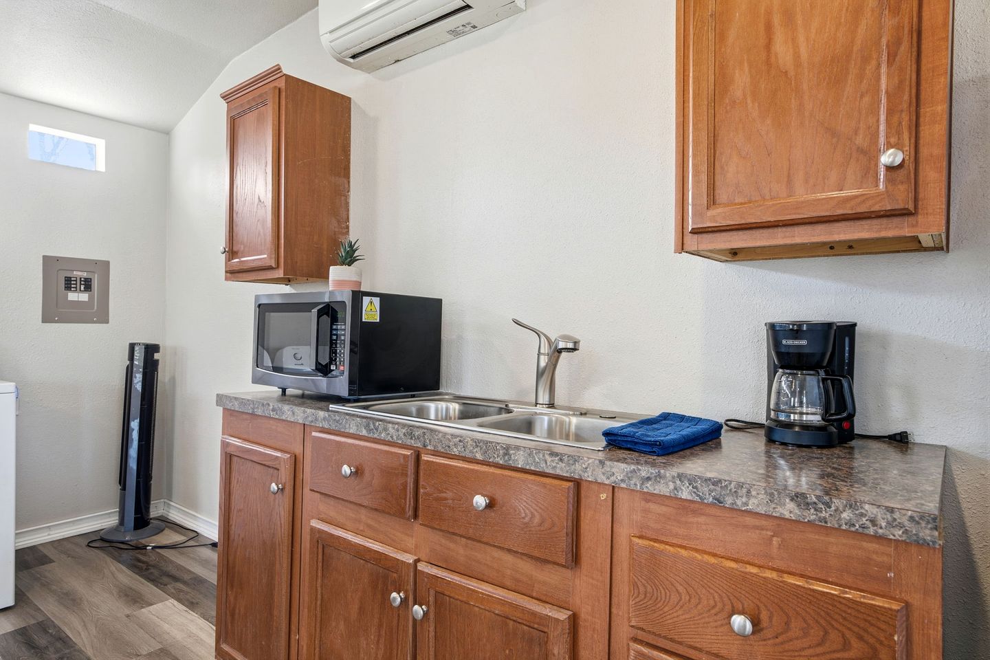 Cozy, Pet Friendly Cottage with Gorgeous Outdoor Space for a Weekend Getaway to New Braunfels, Texas