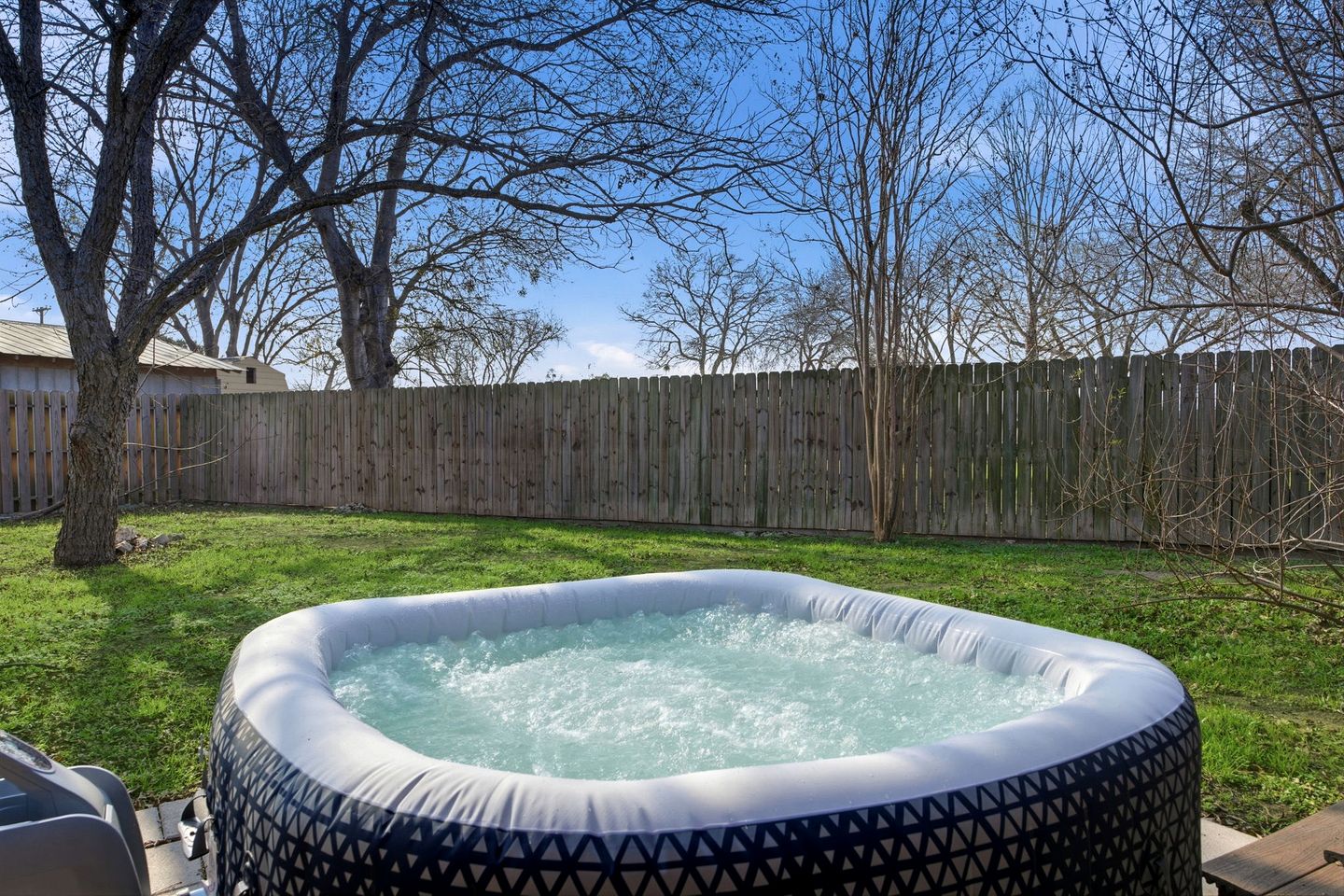 Cozy, Pet Friendly Cottage with Gorgeous Outdoor Space for a Weekend Getaway to New Braunfels, Texas