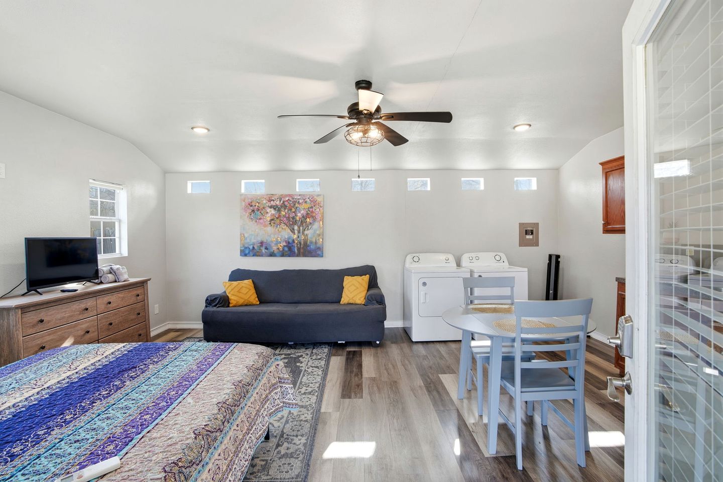 Cozy, Pet Friendly Cottage with Gorgeous Outdoor Space for a Weekend Getaway to New Braunfels, Texas