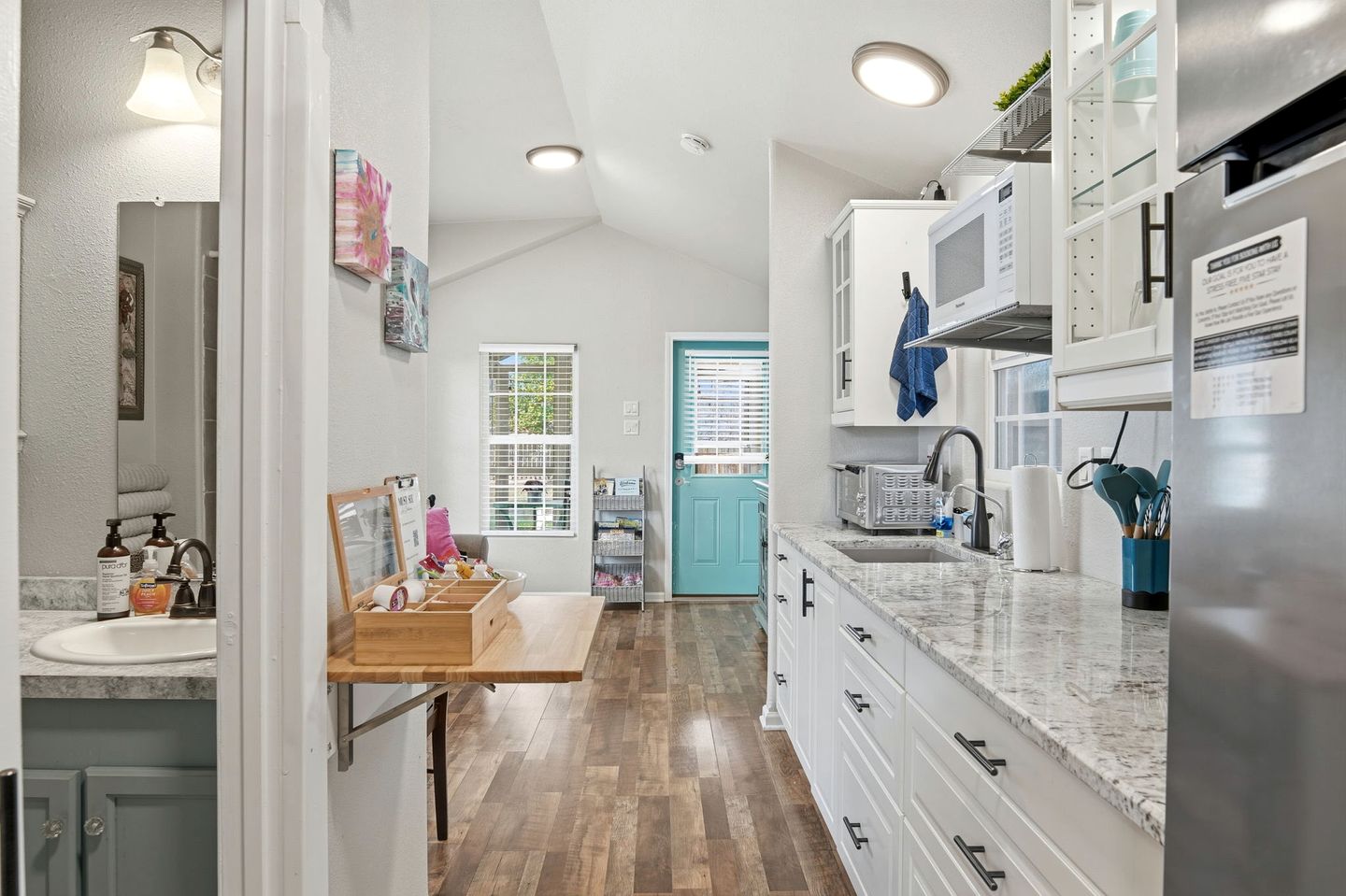 Cozy, Pet Friendly Cottage with Gorgeous Outdoor Space for a Weekend Getaway to New Braunfels, Texas