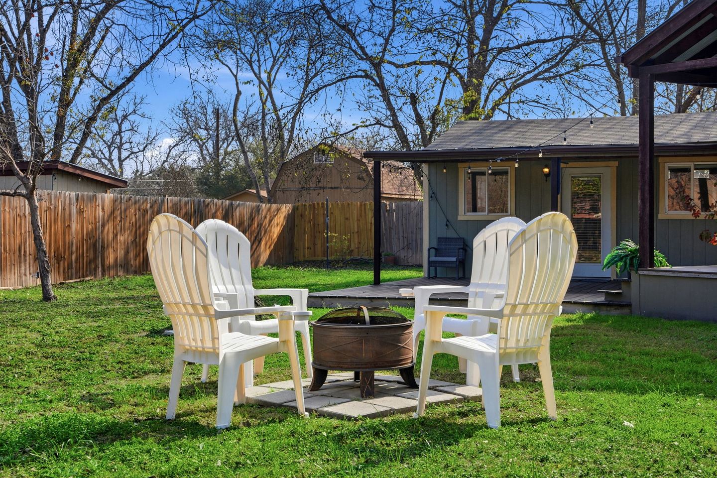 Cozy, Pet Friendly Cottage with Gorgeous Outdoor Space for a Weekend Getaway to New Braunfels, Texas