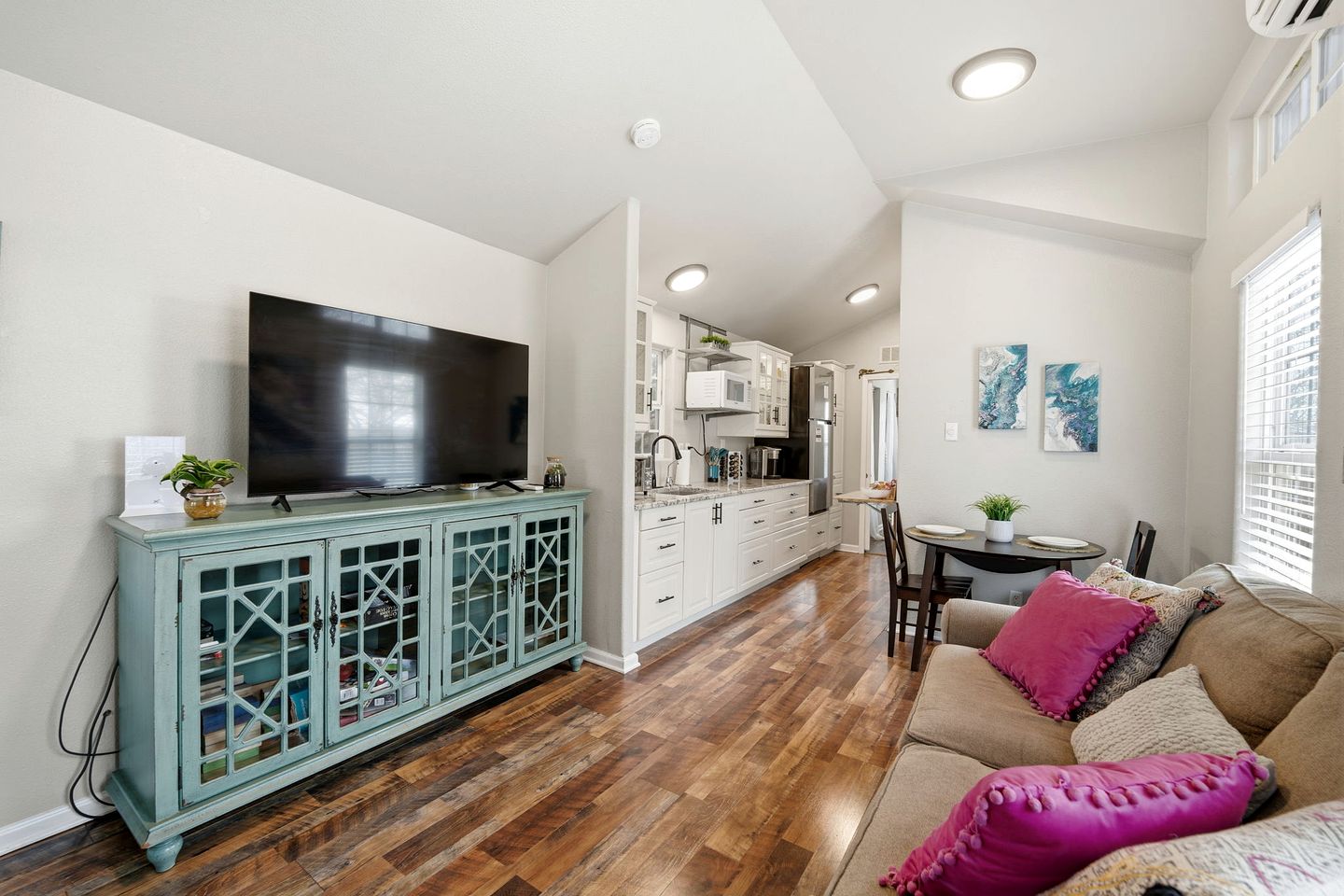 Cozy, Pet Friendly Cottage with Gorgeous Outdoor Space for a Weekend Getaway to New Braunfels, Texas