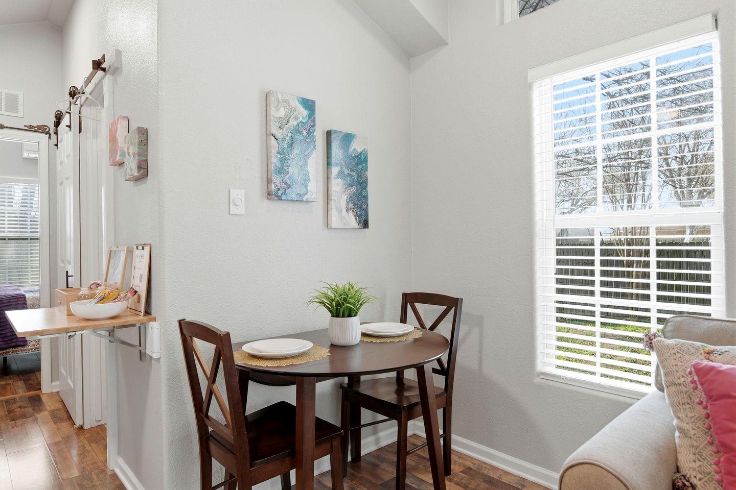 Cozy, Pet Friendly Cottage with Gorgeous Outdoor Space for a Weekend Getaway to New Braunfels, Texas