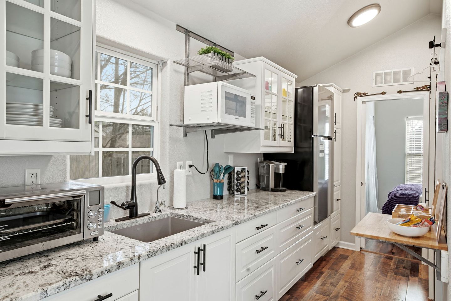 Cozy, Pet Friendly Cottage with Gorgeous Outdoor Space for a Weekend Getaway to New Braunfels, Texas