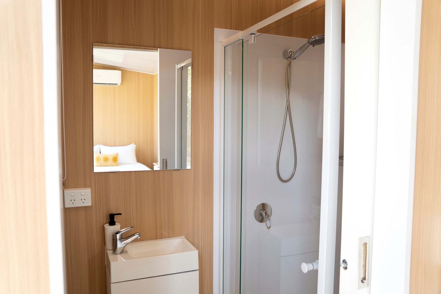 Cozy Pet-Friendly Tiny House with Bushland Wildlife Escape near Fraser Island, Fraser Coast Queensland