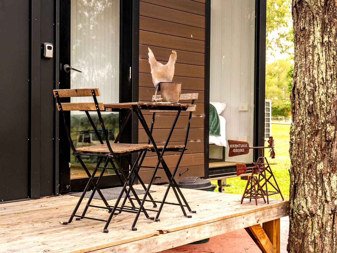 Cozy Pet-Friendly Tiny House with Barbecue and Firepit in Queensland, Australia
