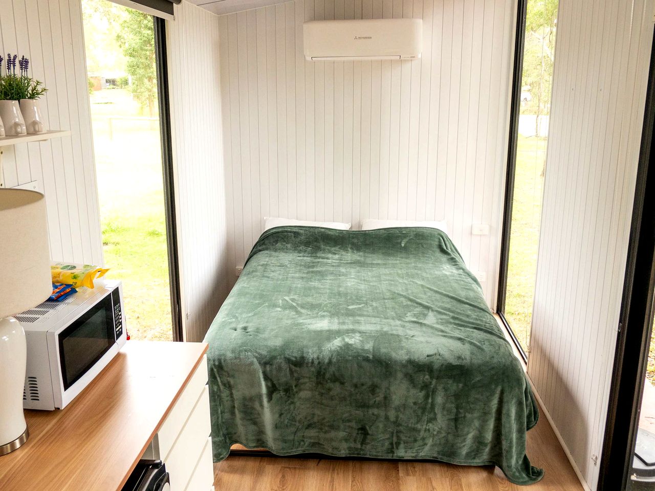 Cozy Pet-Friendly Tiny House with Barbecue and Firepit in Queensland, Australia