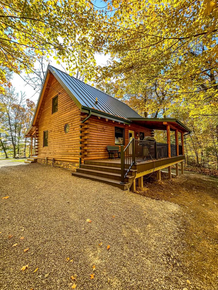 Beautiful Cabin Suitable for Families with Back Porch in Ohio