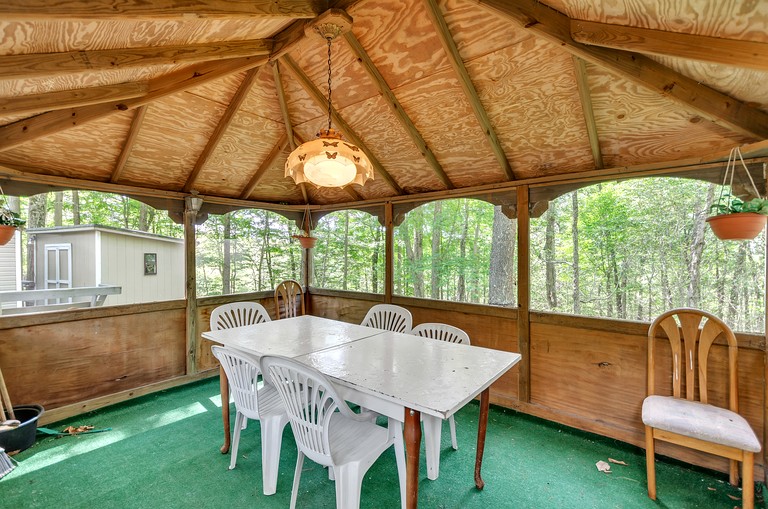 Cozy Pocono Retreat by Eagle Lake Relax & Unwind, Cabins, Gouldsboro, United States of America