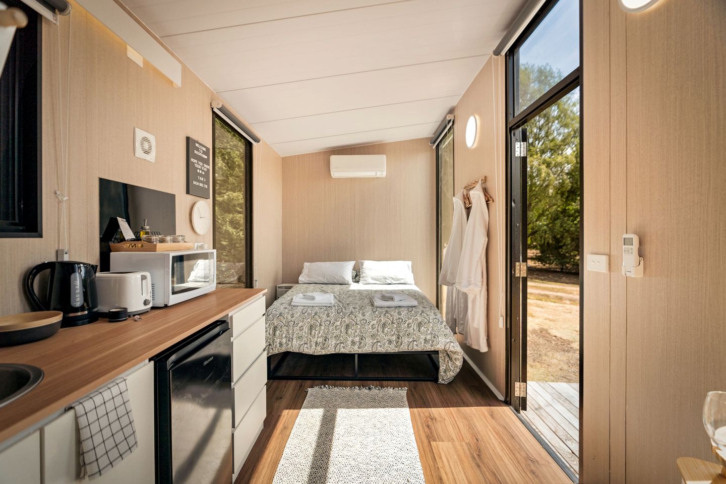 Cozy Relaxing Tiny House Ideal for Couples in Victoria