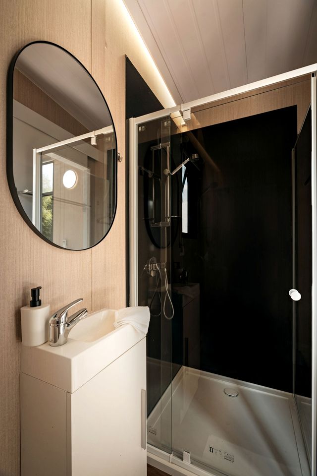 Cozy Relaxing Tiny House Ideal for Couples in Victoria