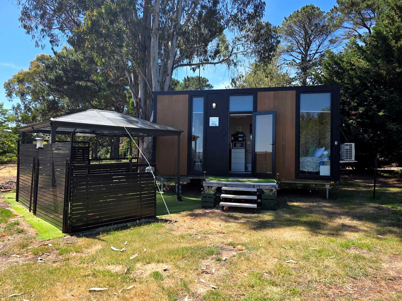 Cozy Relaxing Tiny House Ideal for Couples in Victoria