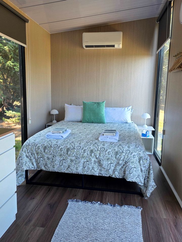 Cozy Relaxing Tiny House Ideal for Couples in Victoria
