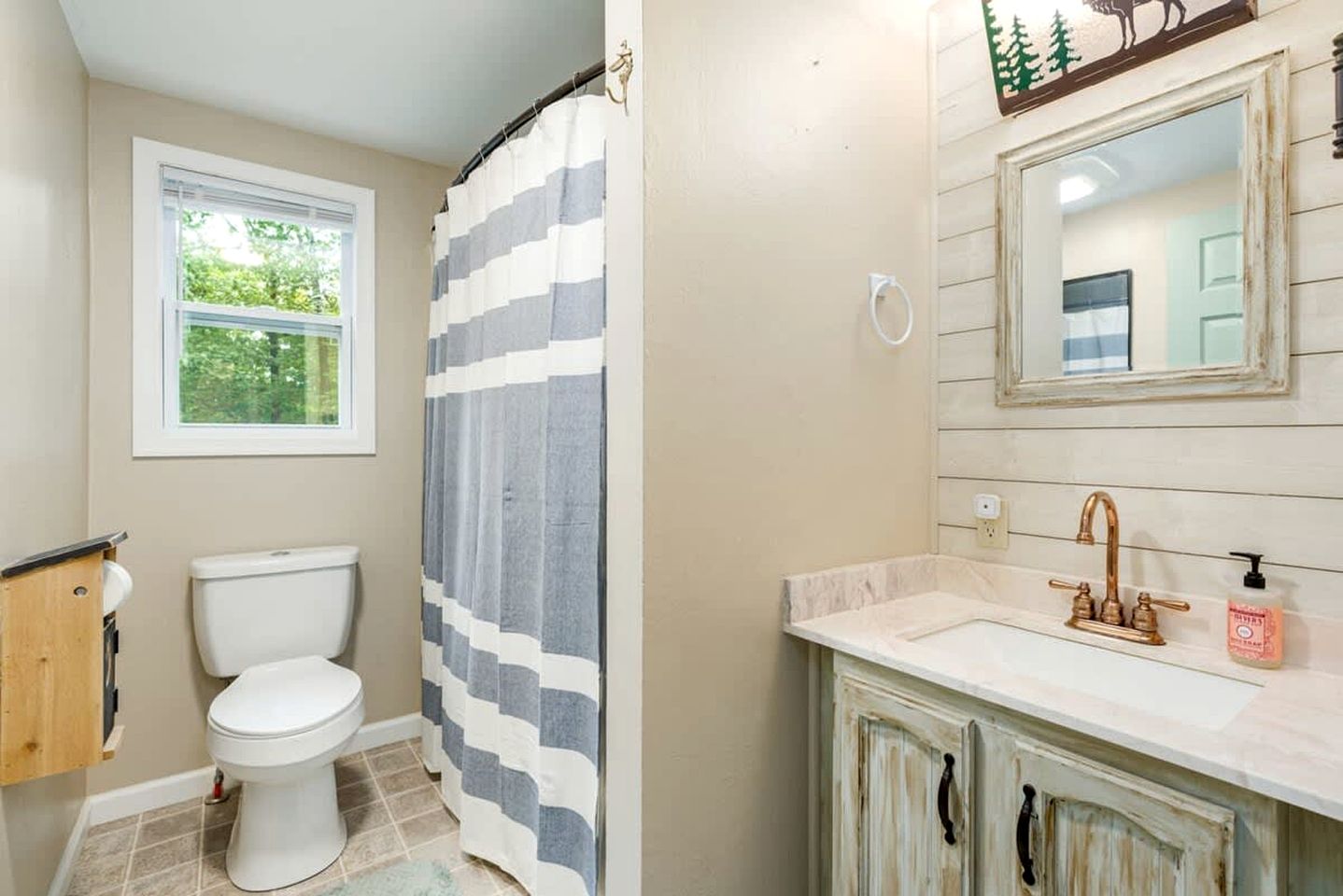 Cozy Rental near Berkeley Springs with Lake Access and Hot Tub