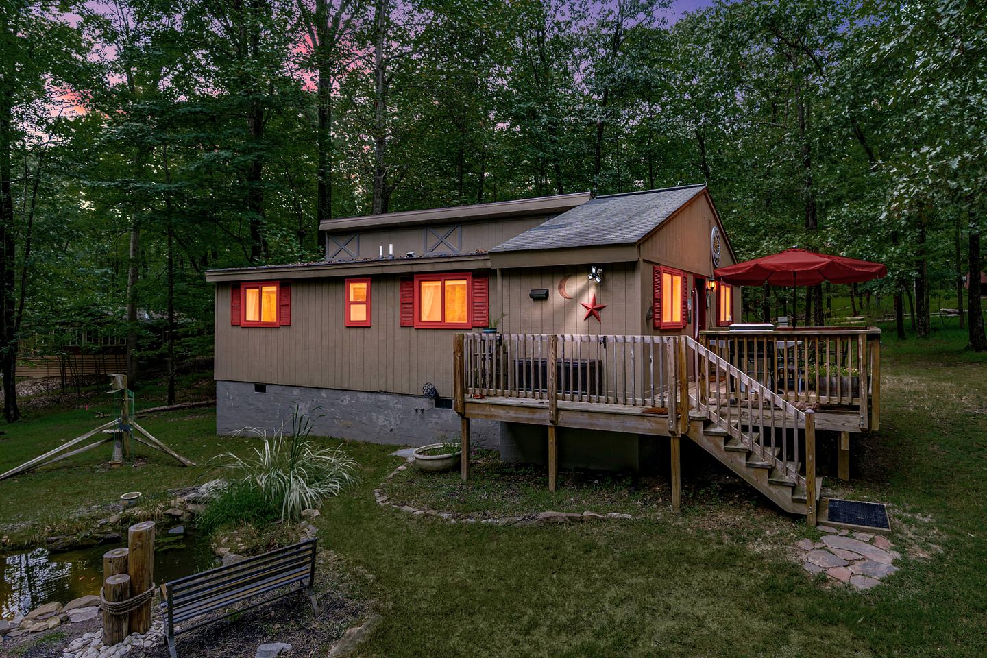 Cozy Rental near Berkeley Springs with Lake Access and Hot Tub