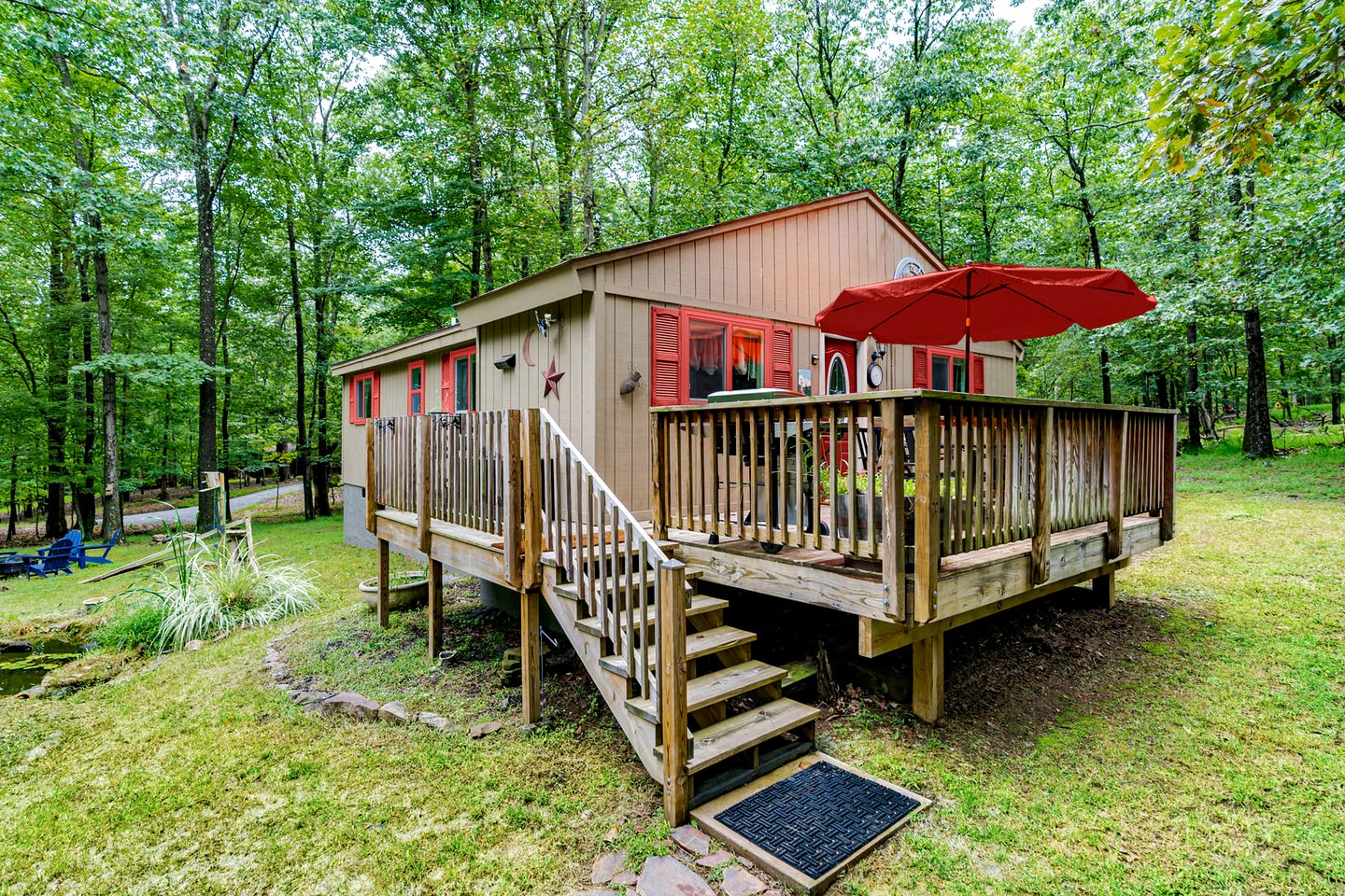Cozy Rental near Berkeley Springs with Lake Access and Hot Tub