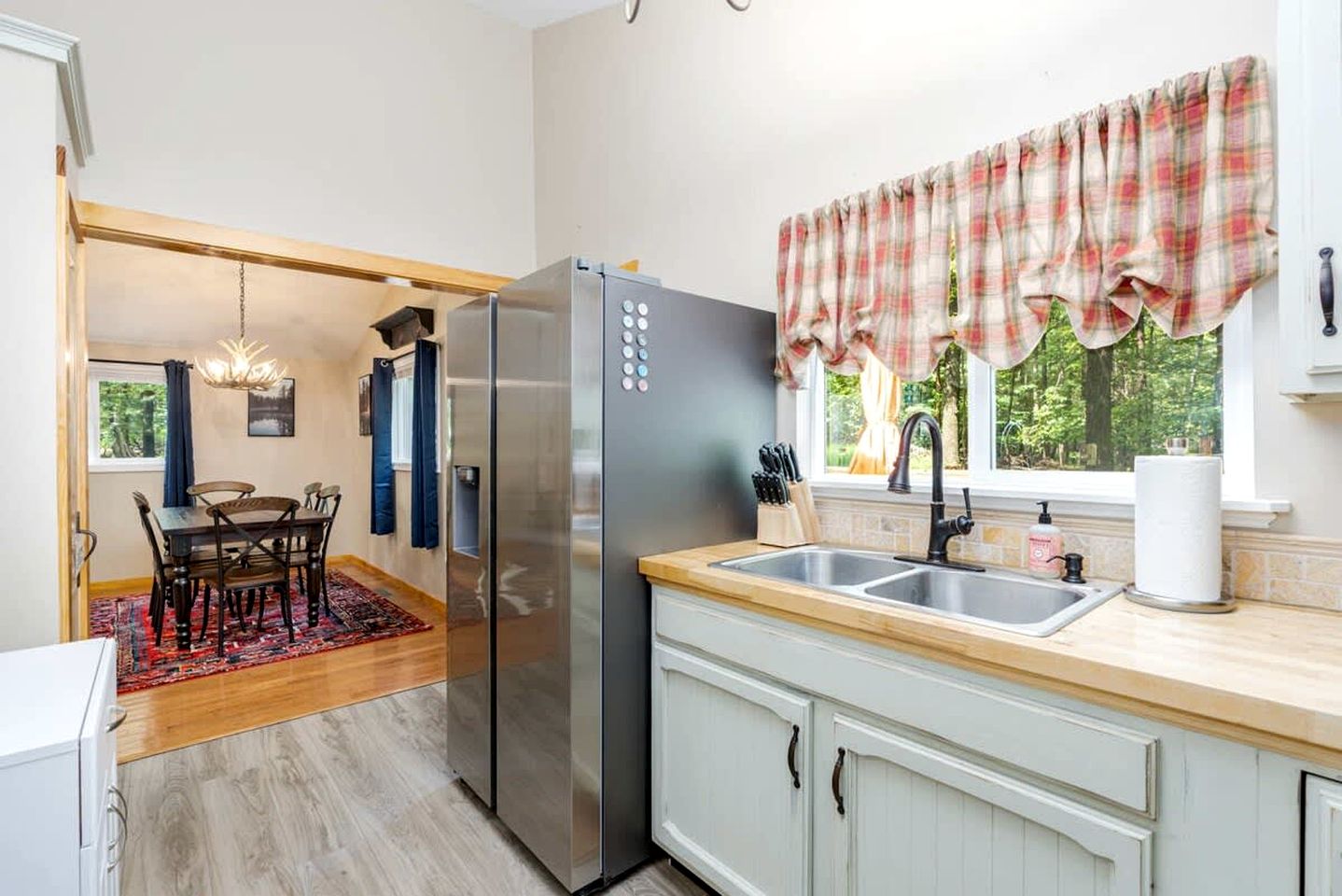 Cozy Rental near Berkeley Springs with Lake Access and Hot Tub