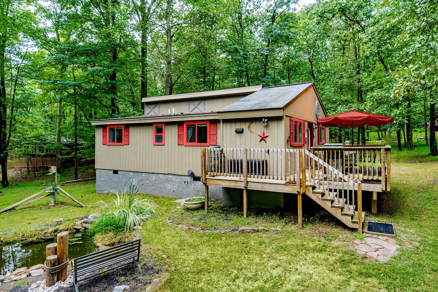 Cozy Rental near Berkeley Springs with Lake Access and Hot Tub