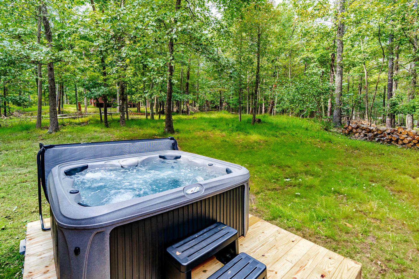 Cozy Rental near Berkeley Springs with Lake Access and Hot Tub