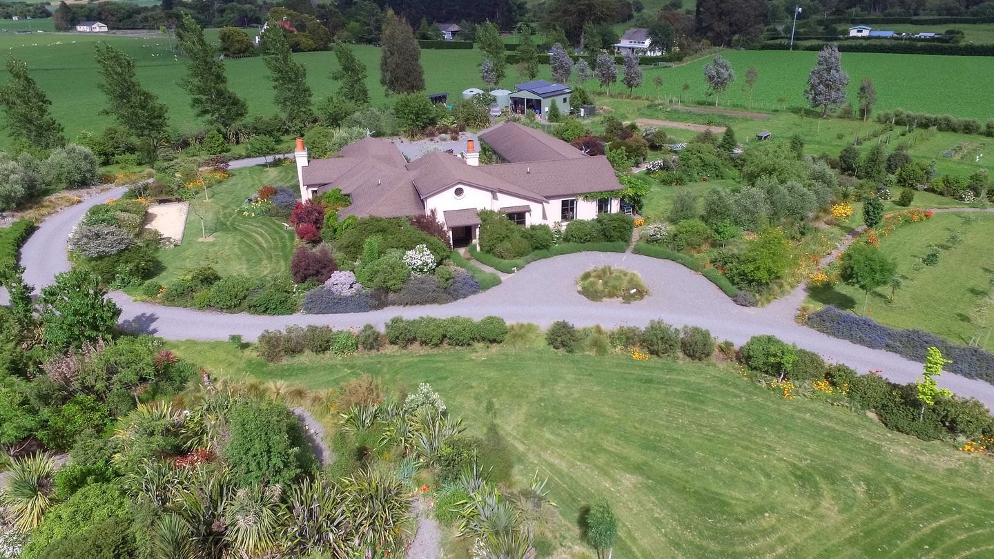 Cozy Rental with Sweeping Views of Lush Gardens and Farmland in Gladstone, New Zealand
