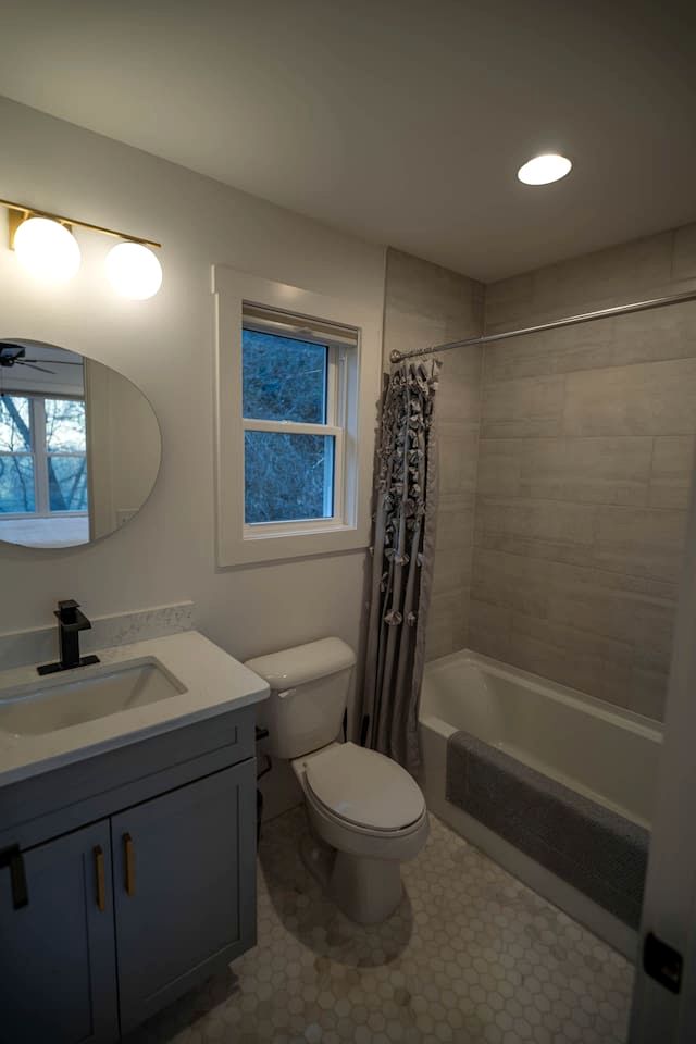 Beautiful Cottage with Fantastic Views and Access to Gorgeous Hiking Trails in Canton, North Carolina