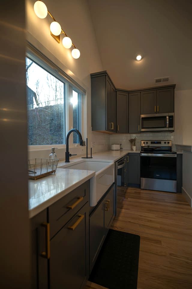 Beautiful Cottage with Fantastic Views and Access to Gorgeous Hiking Trails in Canton, North Carolina