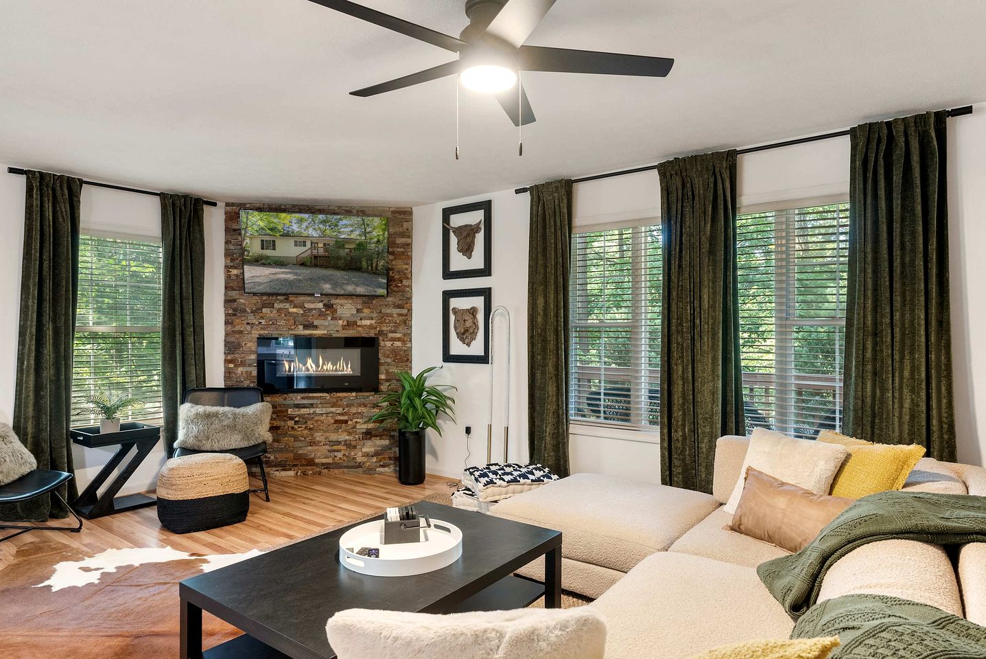 Newly Updated Vacation Home with Hot Tub & Fire Pit Near Bryce Resort, Mount Jackson VA