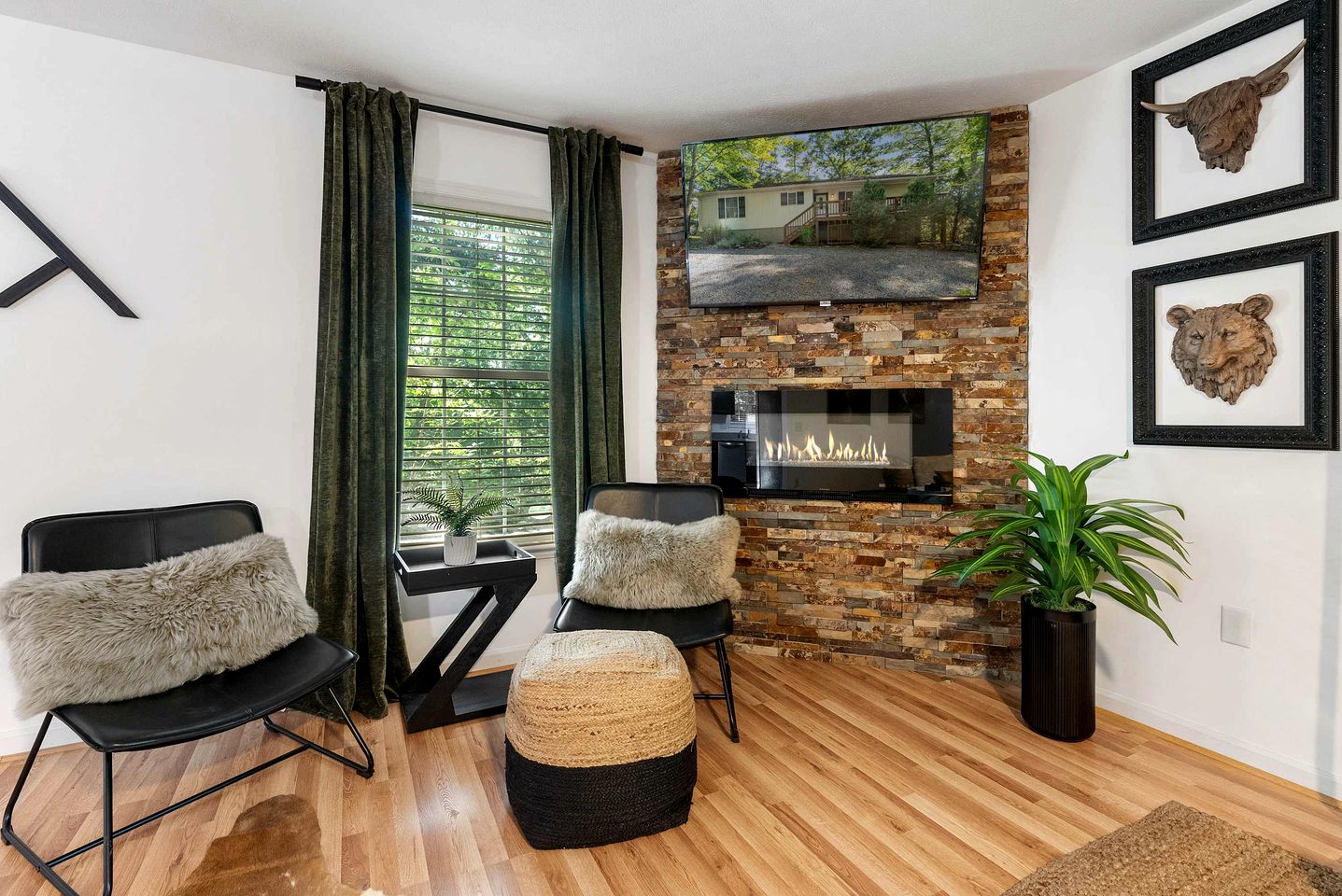 Newly Updated Vacation Home with Hot Tub & Fire Pit Near Bryce Resort, Mount Jackson VA