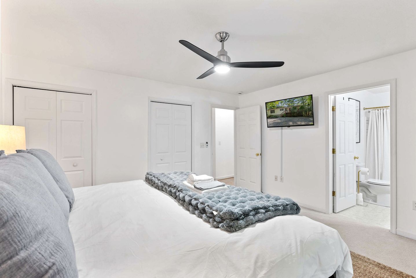 Newly Updated Vacation Home with Hot Tub & Fire Pit Near Bryce Resort, Mount Jackson VA