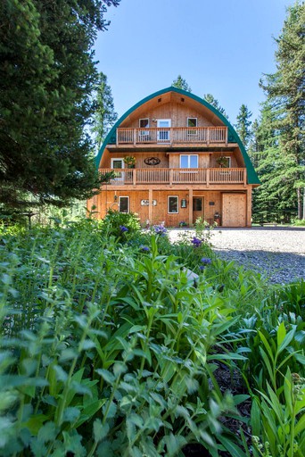 Nature Lodges (Glacier National Park, Montana, United States)