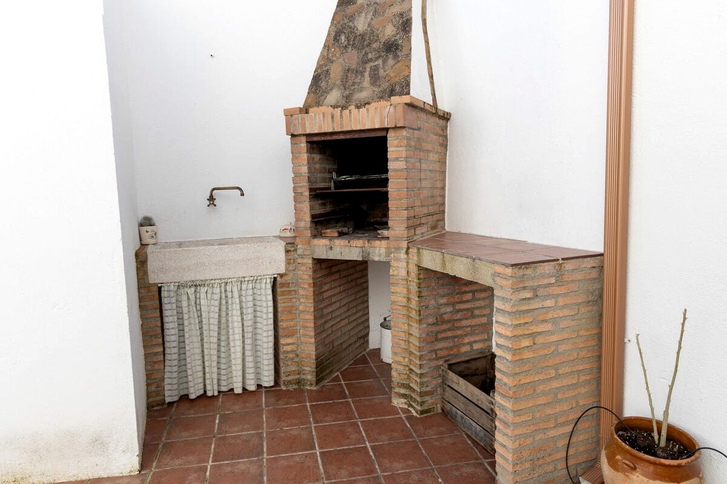 Cozy Rural Retreat with Pool, Interior Patio and Lovely Countryside Views in South Spain