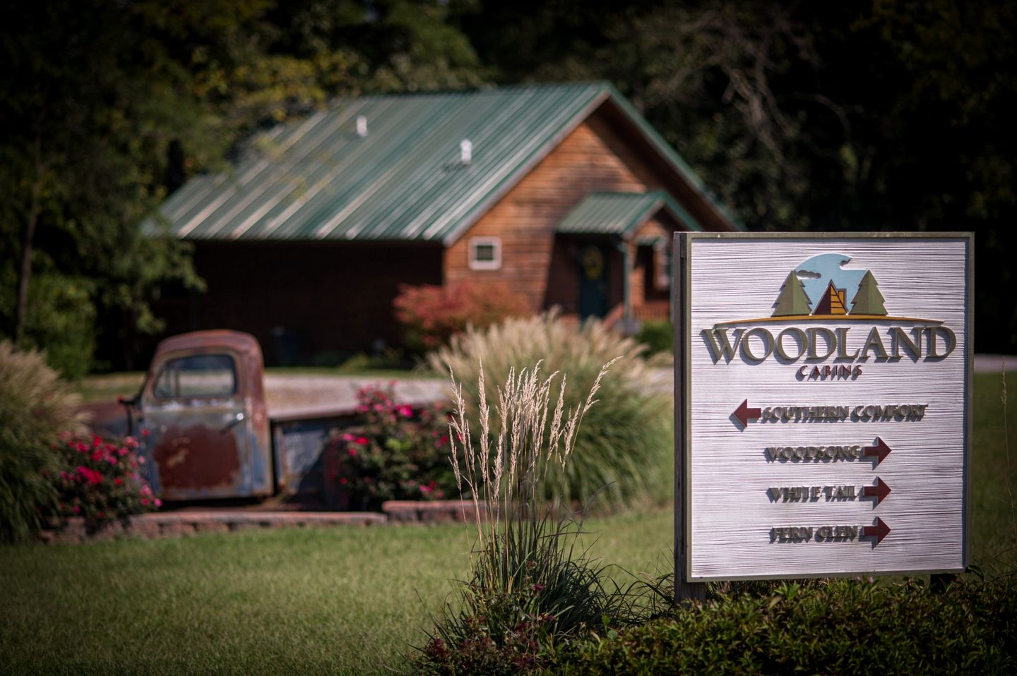 Cozy Rustic Cabin with Hot-Tub Ideal for a Couples Retreat in Illinois