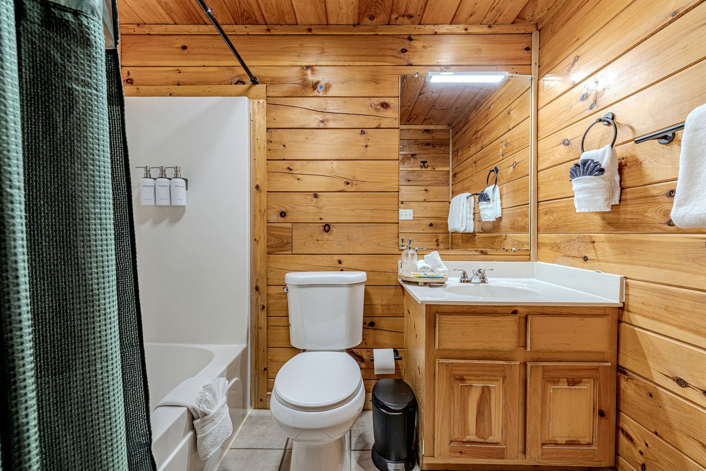 Cozy Rustic Cabin for a Smoky Mountain Getaway in Pigeon Forge, Tennessee