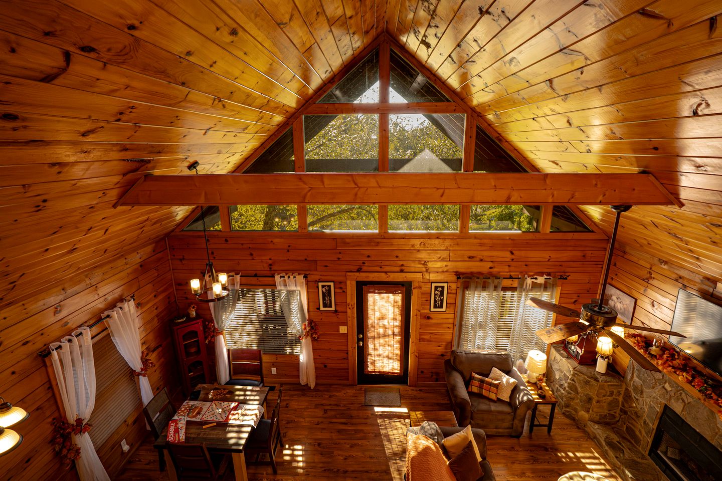 Cozy Rustic Cabin for a Smoky Mountain Getaway in Pigeon Forge, Tennessee