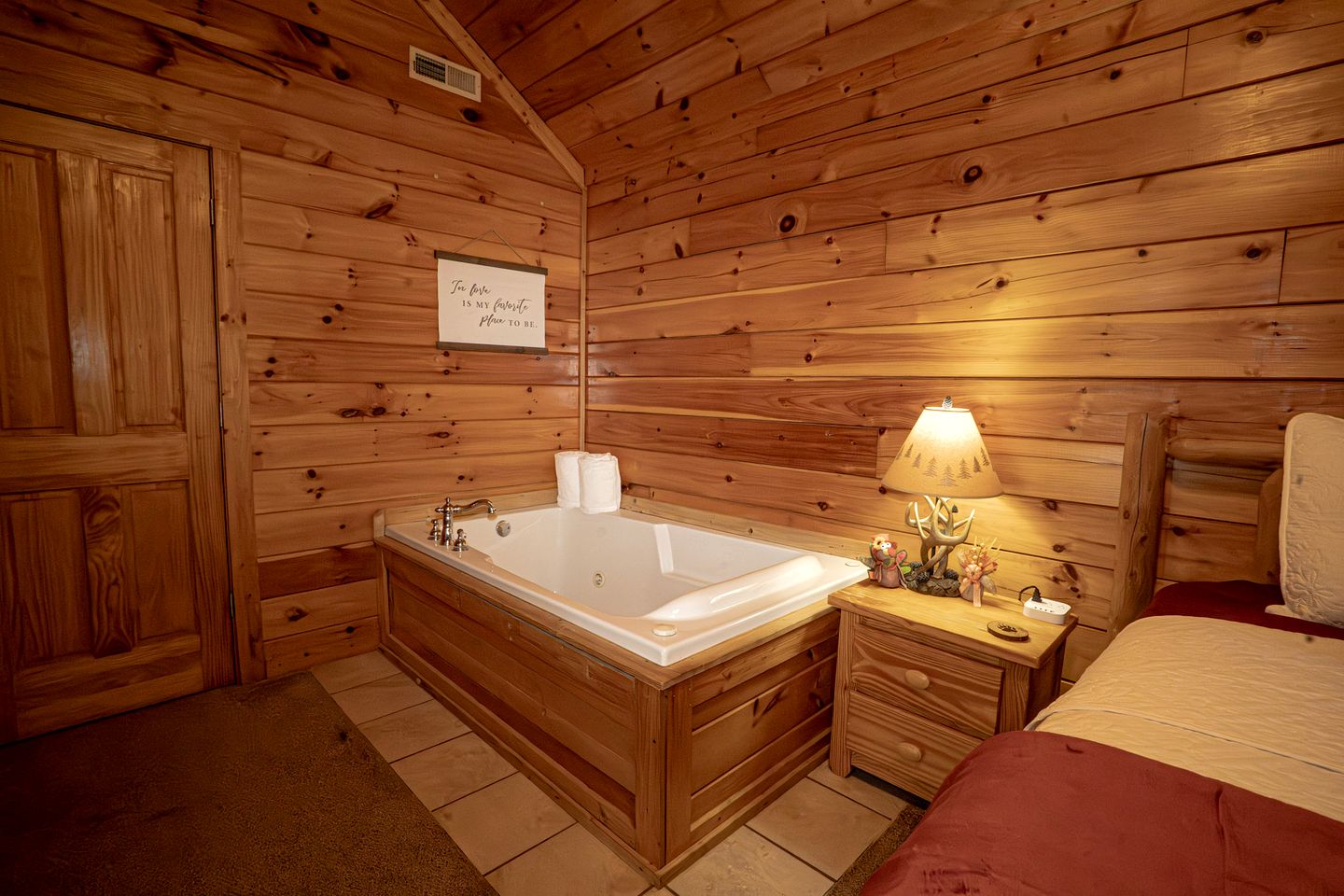 Cozy Rustic Cabin for a Smoky Mountain Getaway in Pigeon Forge, Tennessee