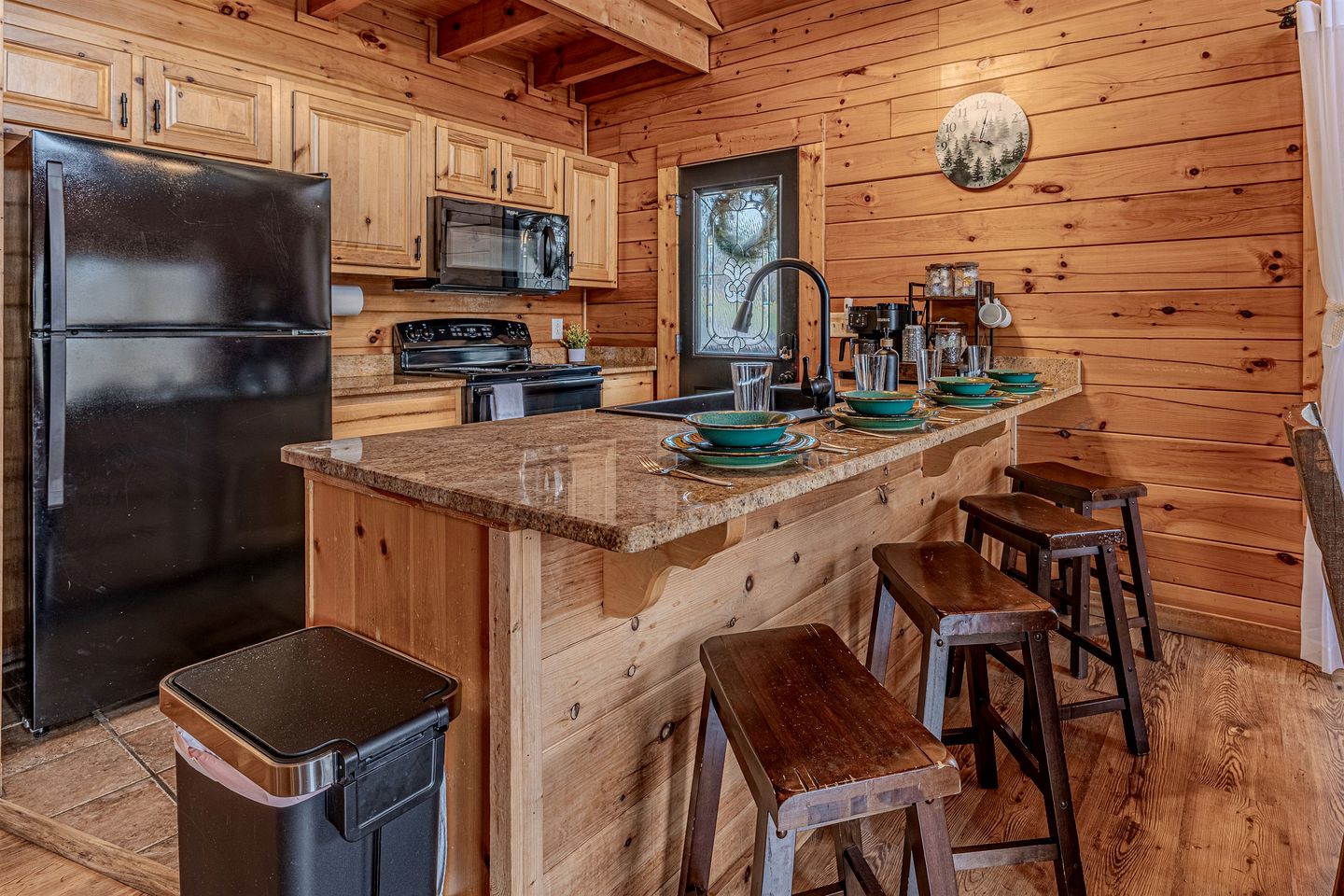 Cozy Rustic Cabin for a Smoky Mountain Getaway in Pigeon Forge, Tennessee