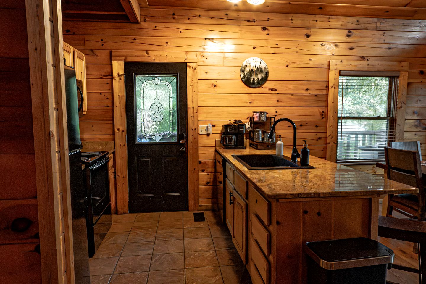 Cozy Rustic Cabin for a Smoky Mountain Getaway in Pigeon Forge, Tennessee