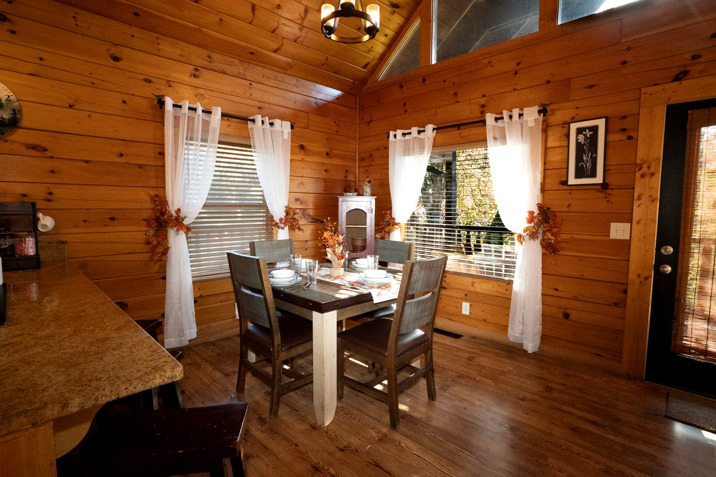 Cozy Rustic Cabin for a Smoky Mountain Getaway in Pigeon Forge, Tennessee