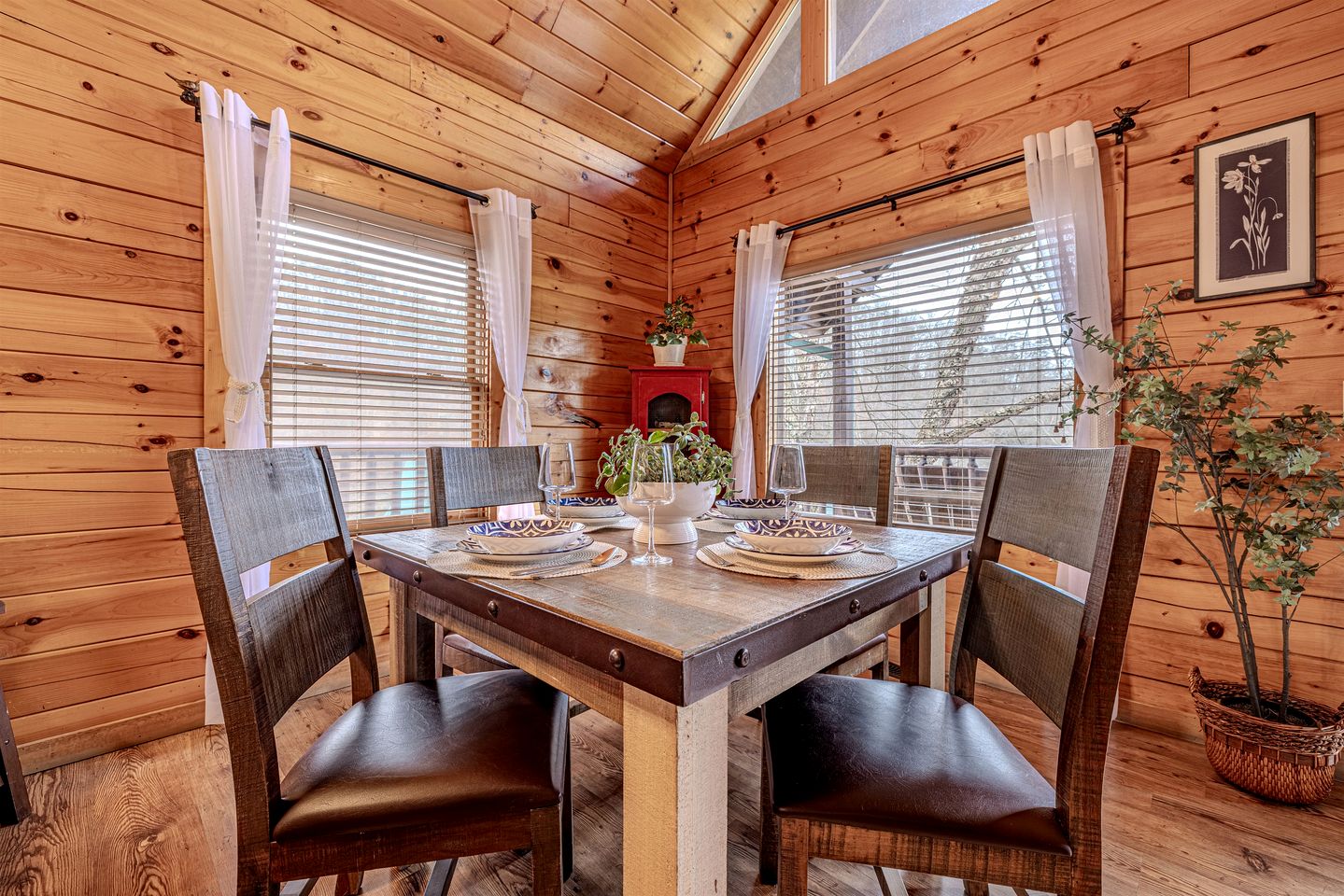 Cozy Rustic Cabin for a Smoky Mountain Getaway in Pigeon Forge, Tennessee