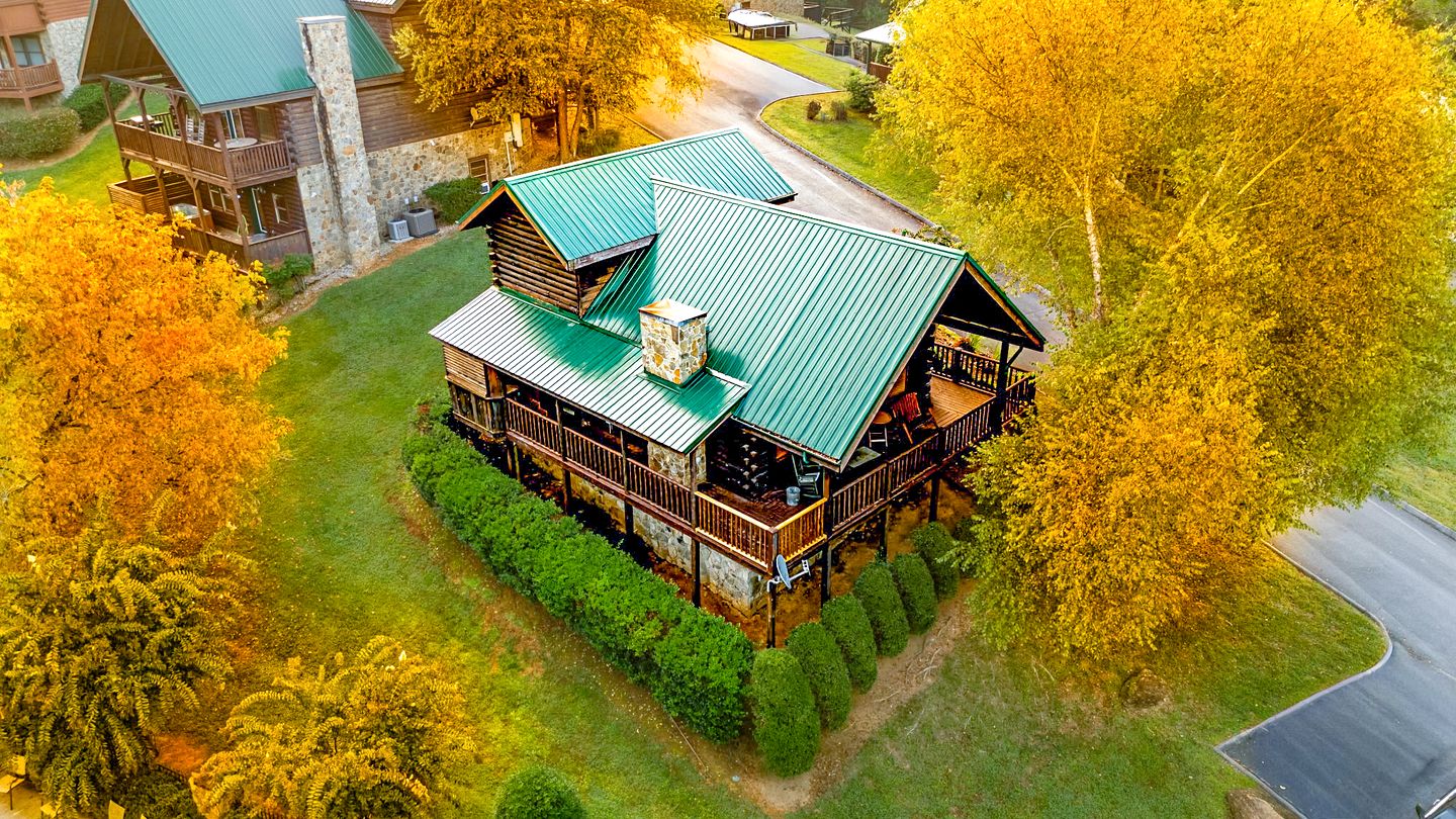 Cozy Rustic Cabin for a Smoky Mountain Getaway in Pigeon Forge, Tennessee