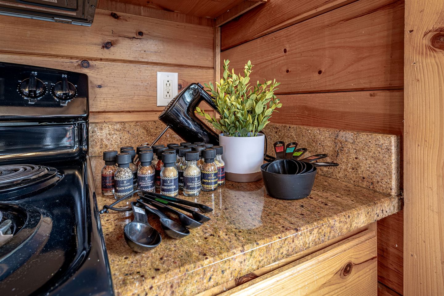 Cozy Rustic Cabin for a Smoky Mountain Getaway in Pigeon Forge, Tennessee